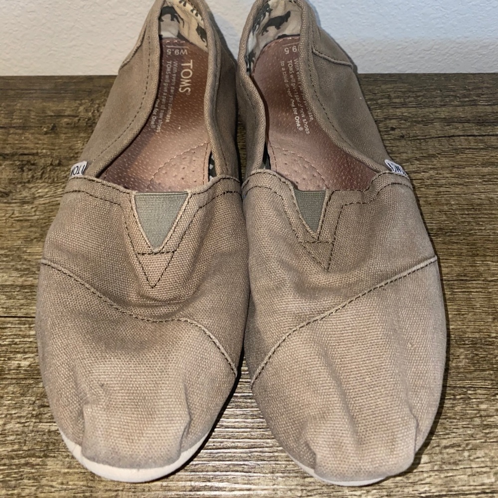 TOMS Slip Ons